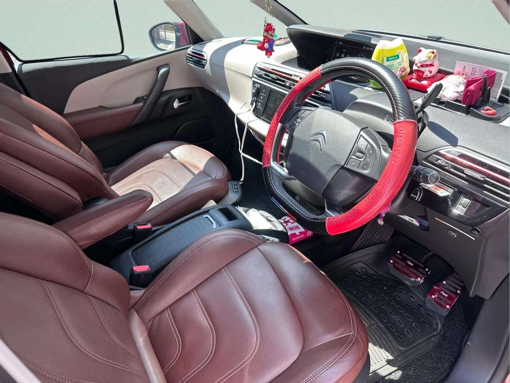 1330P-interior